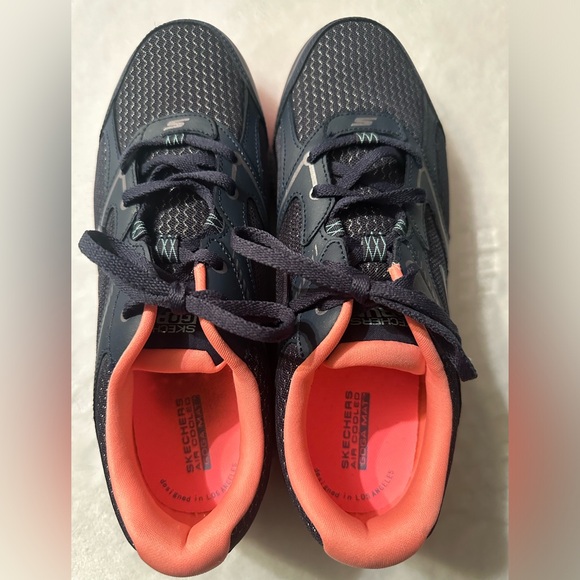 Skechers size 8 women’s navy & pink athletic shoes. Air cooled goga mat. EUC - Picture 7 of 7